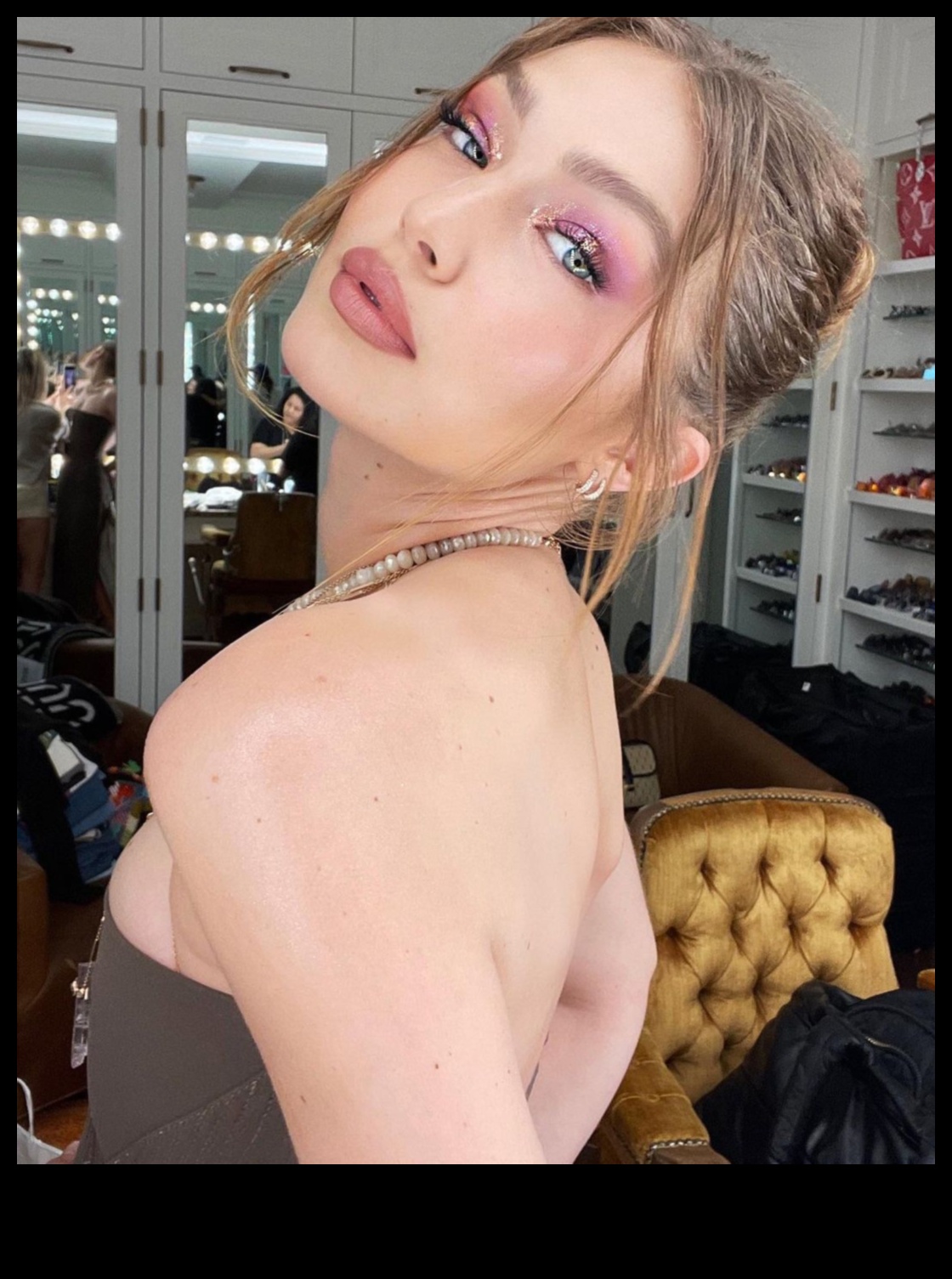 Influența machiajului glam asupra modei: crearea unei punți între stil și frumusețe