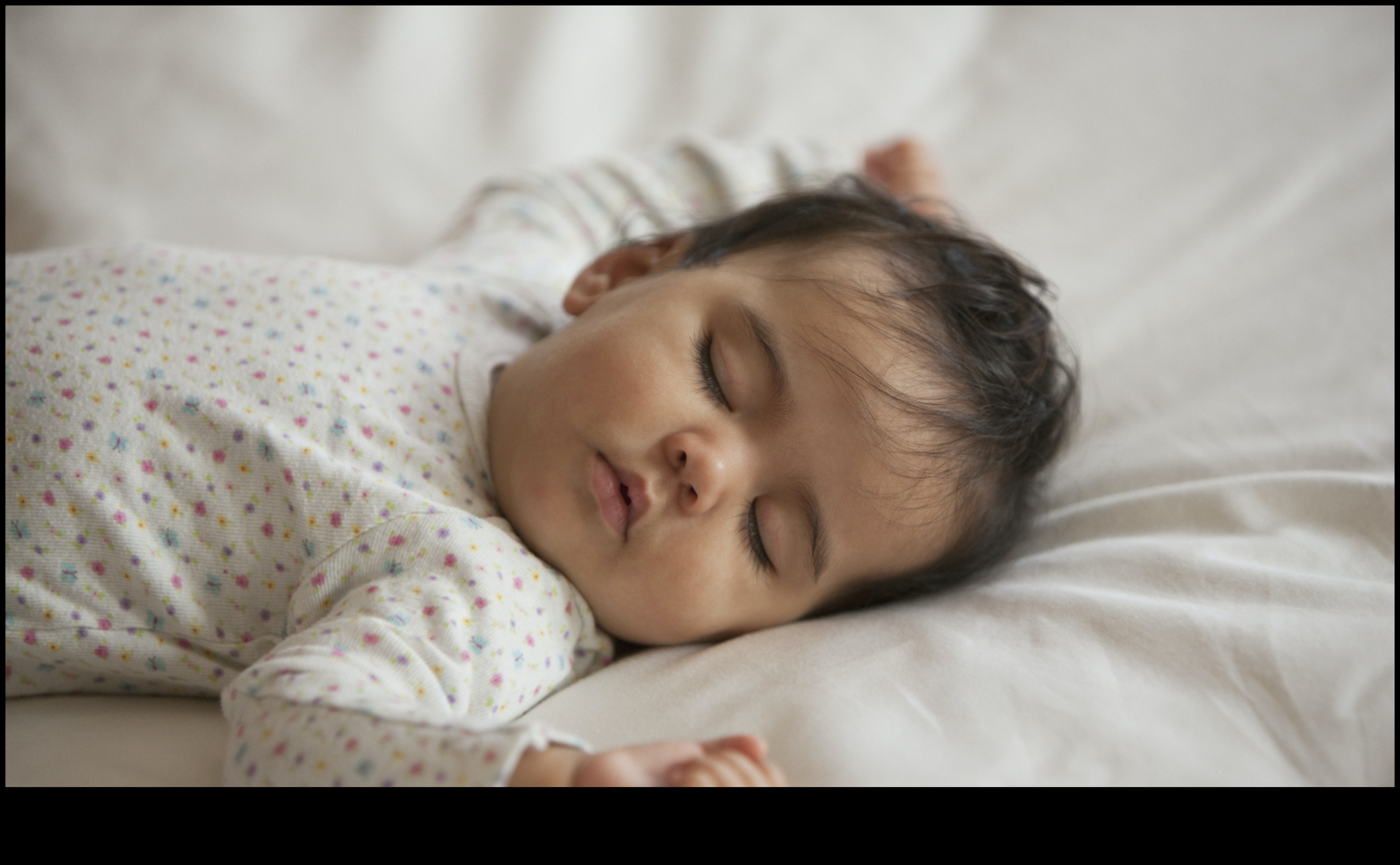 Discuții liniștite pe perne: un ghid pentru un somn fericit al bebelușului