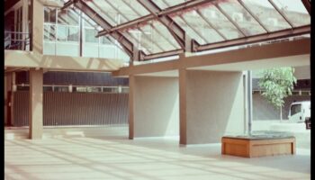 Forma urmărește Focus: Maestria în fotografie arhitecturală în acțiune