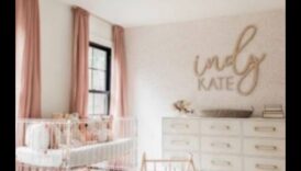 Bouncing Blossoms: Delicii florale în echipament pentru bebeluși