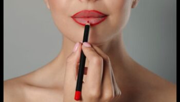 Ruj pentru toate vârstele: Adaptează-ți rutina de machiaj pe măsură ce îmbătrânești