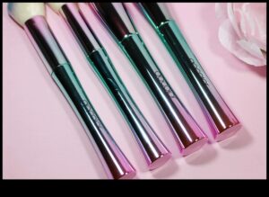 Știința pensulelor: înțelegerea anatomiei instrumentelor de machiaj de calitate