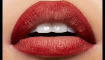 Contururi sulfoase: obținerea unui aspect sculptat natural cu creionul de buze