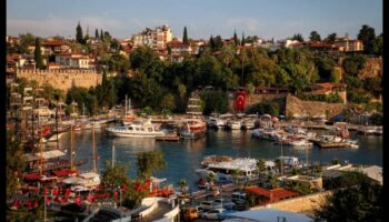 Village Views: vederi fermecătoare și atemporale ale orașului